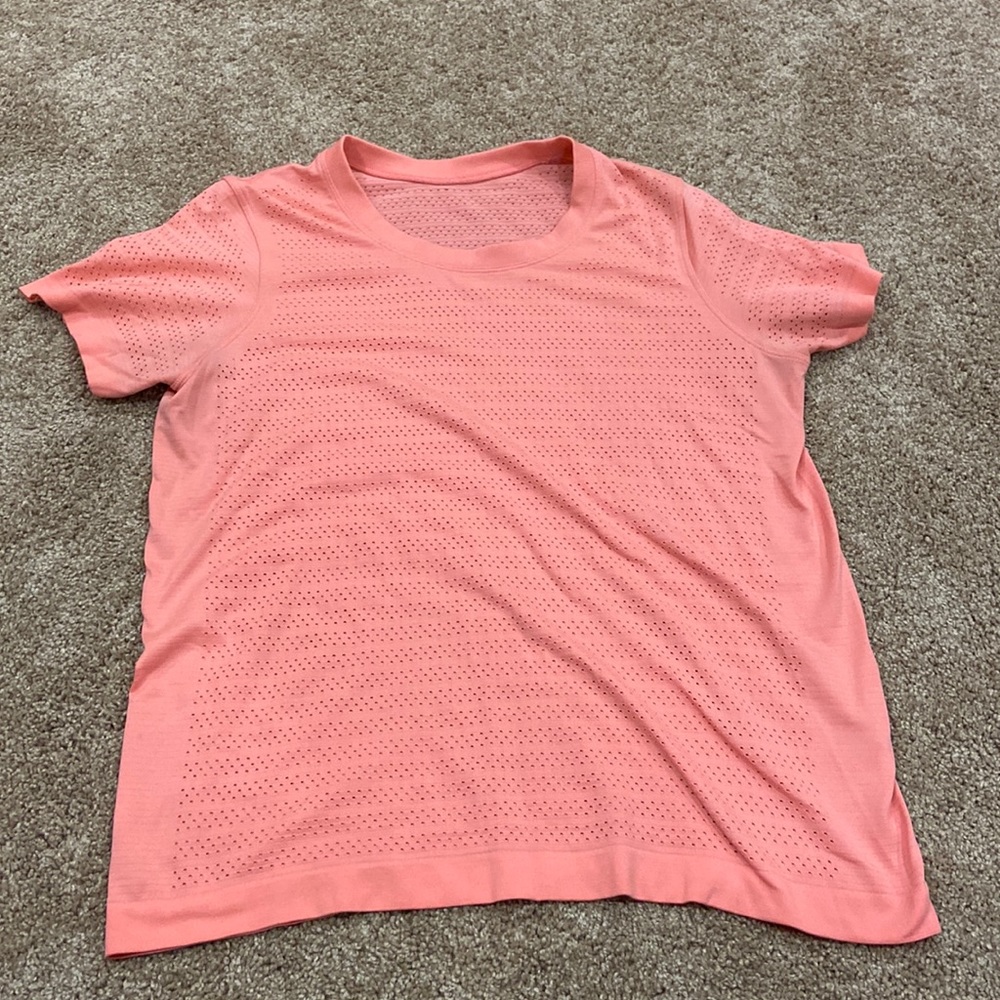 Lululemon coral shirt. Size medium.